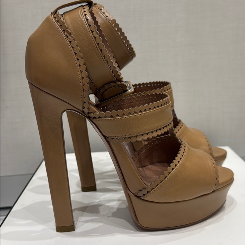 Gorgeous ALAÏA heels